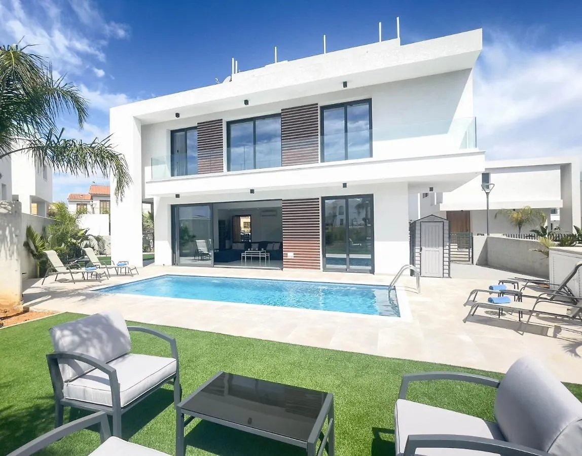 By The Beach - Royal Sapphire Villa Protaras Zypern