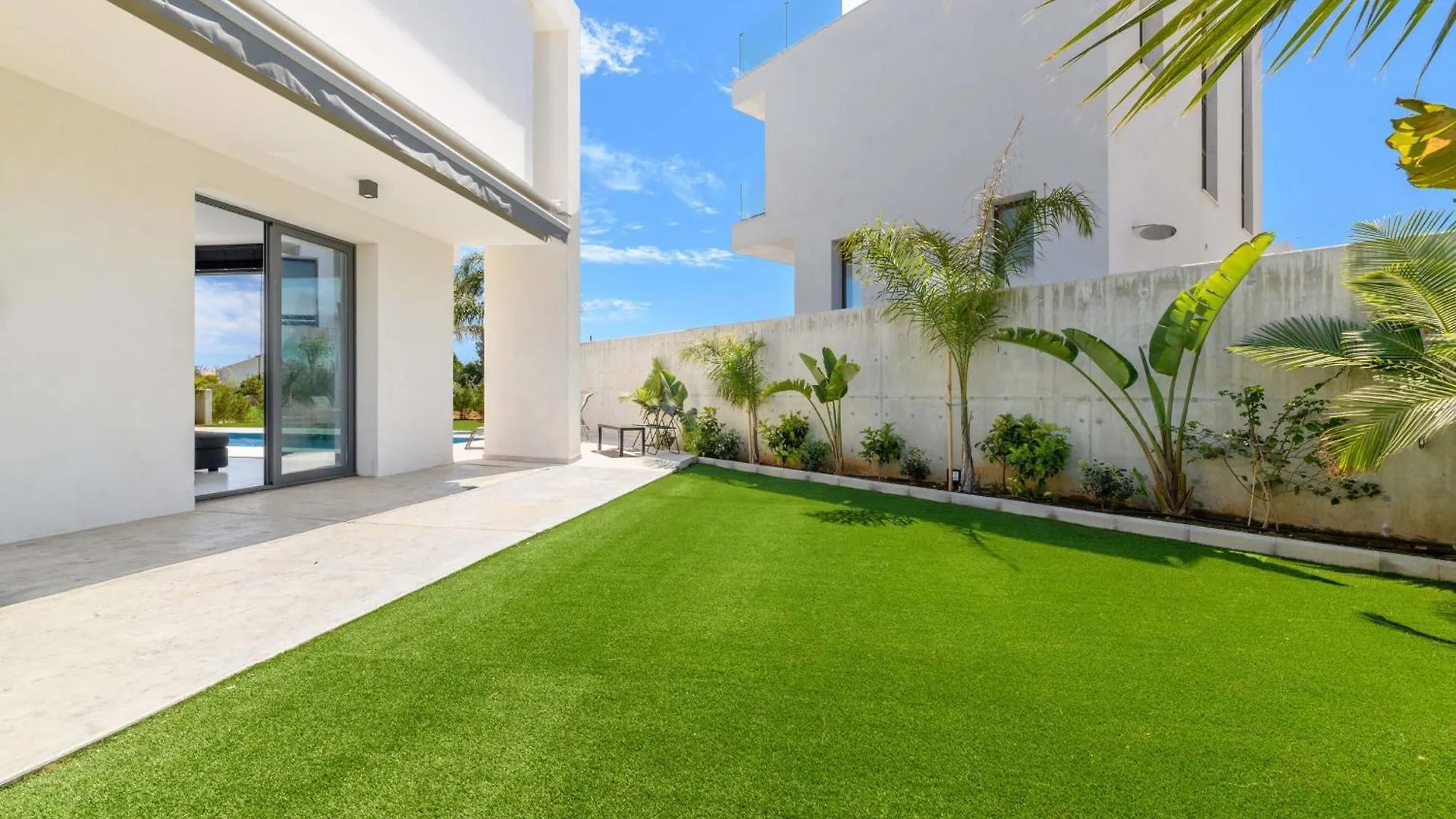 By The Beach - Royal Sapphire Villa Protaras Zypern