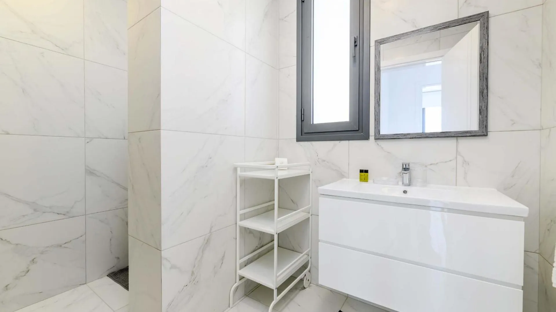 By The Beach - Royal Sapphire Villa Protaras Zypern
